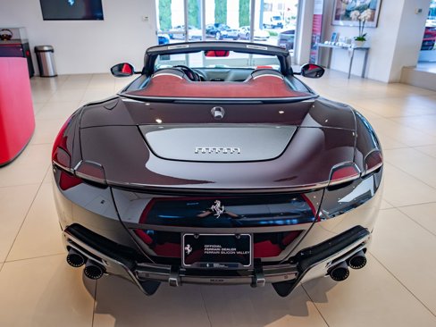 Used 2024 Ferrari Roma Spider image 5