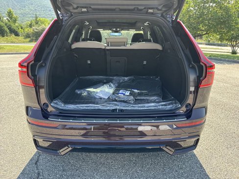 New 2026 Volvo XC60 B5 Core w/ Protection Package Premier image 12