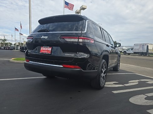 Used 2024 Jeep Grand Cherokee L Limited w/ Luxury Tech Group II image 11