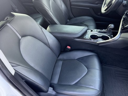 Used 2022 Toyota Camry XLE image 8