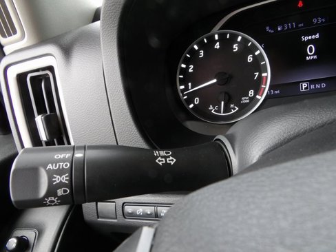 Certified 2025 Nissan Frontier SV image 33