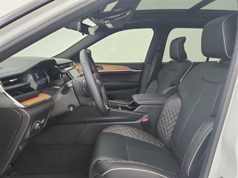 New 2025 Jeep Grand Cherokee Summit image 19