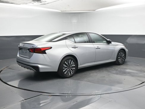 Used 2024 Nissan Altima 2.5 SV image 5