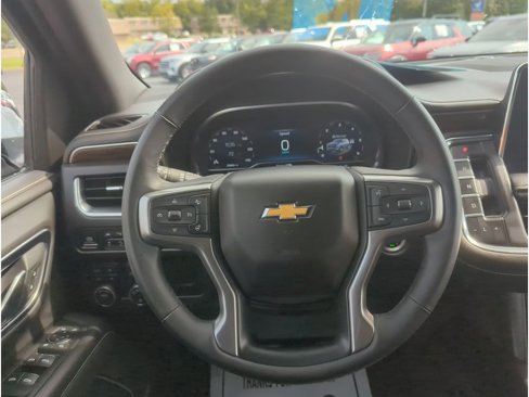 Used 2024 Chevrolet Suburban Premier image 15