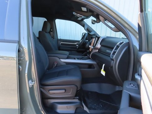 New 2026 RAM 1500 4x4 Crew Cab image 25