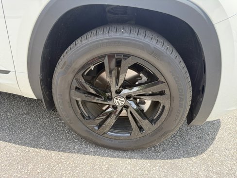 Certified 2025 Volkswagen Atlas Cross Sport SEL R-Line image 29