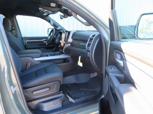 New 2026 RAM 1500 4x4 Crew Cab image 24