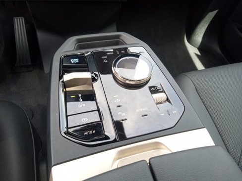 Used 2024 BMW iX xDrive50 w/ Sport Package image 17