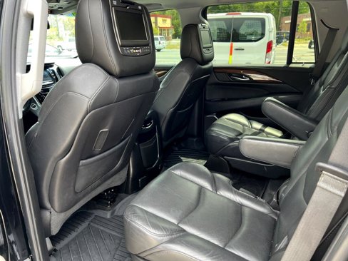 Used 2018 Cadillac Escalade Luxury image 13
