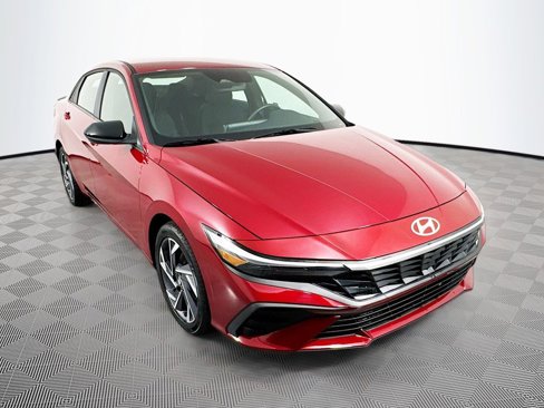 Certified 2025 Hyundai Elantra Sport image 3