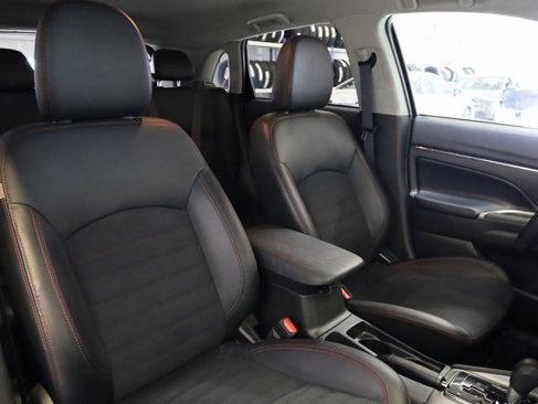 Used 2024 Mitsubishi Outlander Sport SE image 6
