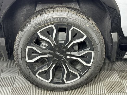 New 2025 GMC Sierra EV Denali image 17