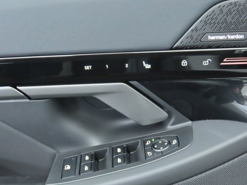 Used 2025 BMW 530i image 25