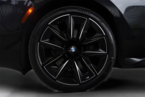 Used 2023 BMW 760i xDrive image 9