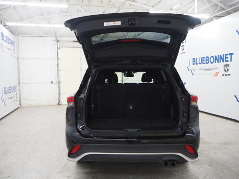 Used 2023 Toyota Highlander XSE image 9