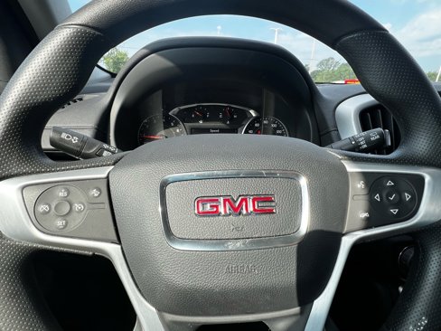 Used 2024 GMC Terrain SLE w/ Driver Convenience Package image 16