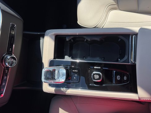 New 2026 Volvo XC90 B6 Core image 20