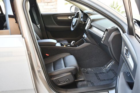 Used 2024 Volvo XC40 B5 Plus image 44
