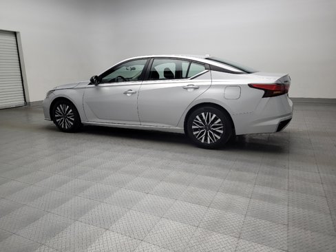 Used 2024 Nissan Altima 2.5 SV image 3