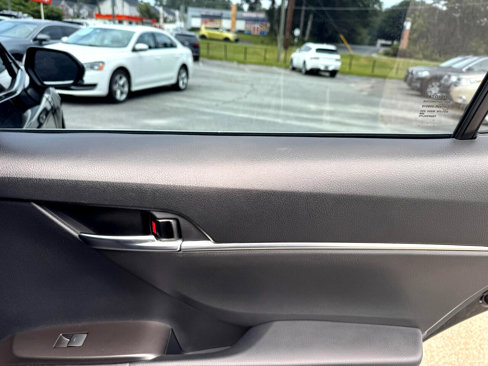 Used 2021 Toyota Camry SE image 26