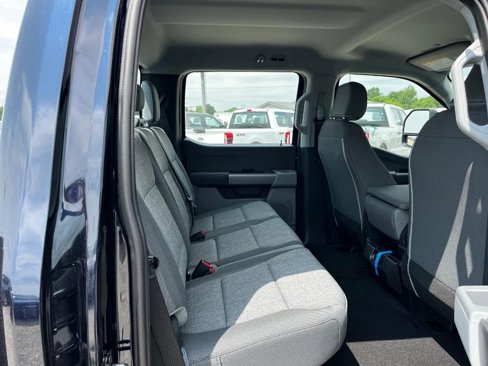 New 2025 Ford F250 4x4 Crew Cab Super Duty image 4