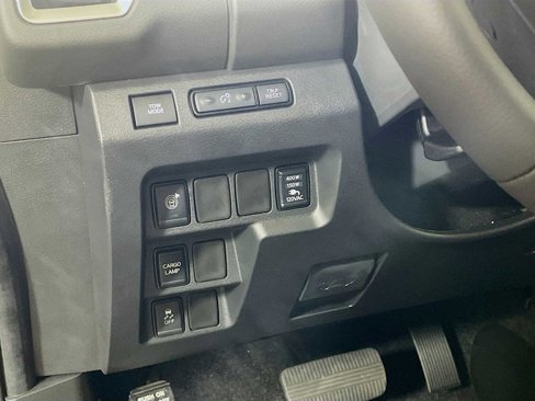 Used 2025 Nissan Frontier SV w/ SV Convenience Package image 8