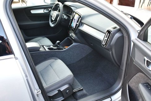 Used 2025 Volvo XC40 B5 Core image 20