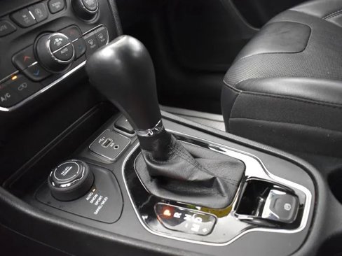 Used 2023 Jeep Cherokee Altitude Lux image 37