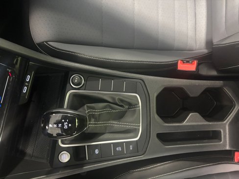 Used 2025 Volkswagen Jetta SE image 40