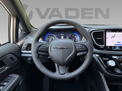 New 2026 Chrysler Pacifica Limited image 14