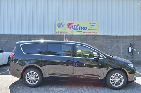 New 2026 Chrysler Pacifica Select image 1