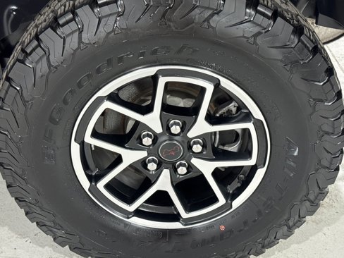 Used 2024 Jeep Wrangler Unlimited Rubicon w/ Technology Group image 8