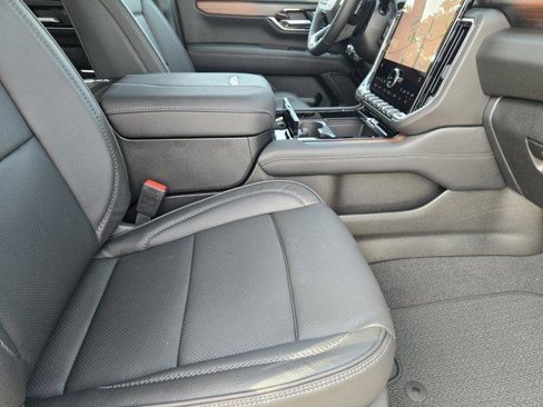New 2026 GMC Yukon Denali w/ Sun & Power Step Package image 10