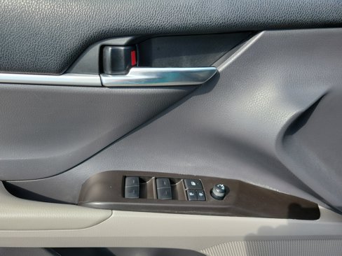 Used 2022 Toyota Camry SE image 15