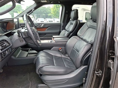 Certified 2024 Lincoln Navigator Premiere image 11