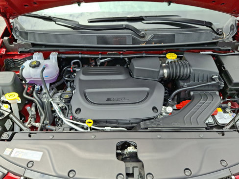New 2025 Chrysler Pacifica Select w/ Uconnect Theater Family Group image 23