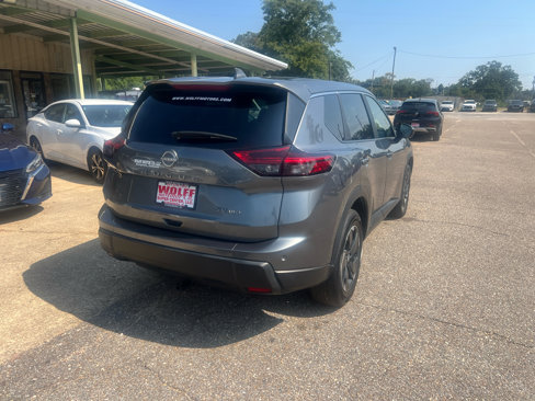 Used 2024 Nissan Rogue SV image 6