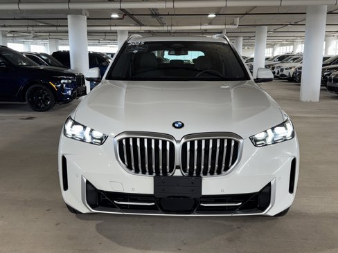 Certified 2025 BMW X5 xDrive40i w/ Climate Comfort Package image 3