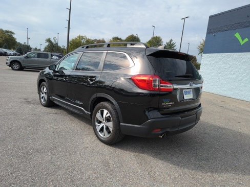 Used 2022 Subaru Ascent Premium image 3