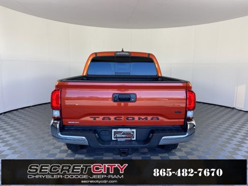 Used 2017 Toyota Tacoma TRD Off-Road w/ Tow Package (A/T) image 6