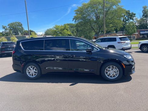 New 2026 Chrysler Pacifica Select image 8