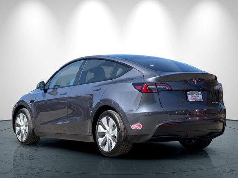 Used 2023 Tesla Model Y Long Range image 6