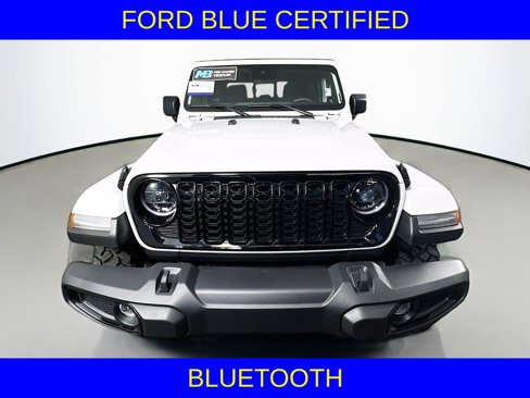Used 2024 Jeep Gladiator Sport image 2