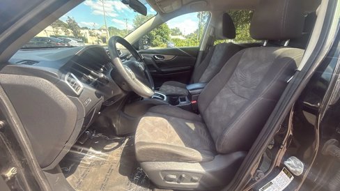 Used 2016 Nissan Rogue SV image 18