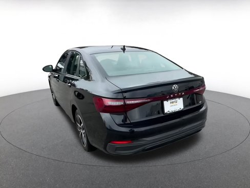 Used 2025 Volkswagen Jetta SE image 11