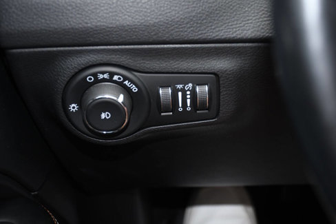 Used 2020 Jeep Compass Latitude w/ Popular Equipment Group image 27