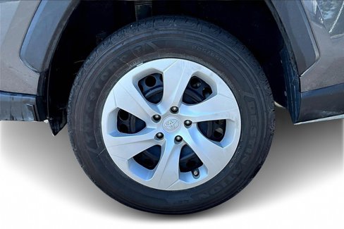 Used 2024 Toyota RAV4 LE image 31
