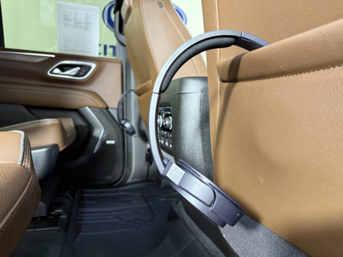 Used 2024 Chevrolet Tahoe High Country w/ Advanced Technology Package image 14