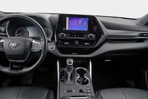 Used 2024 Toyota Highlander FWD image 23