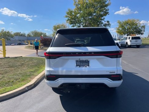 New 2026 Lexus TX 500h AWD image 4